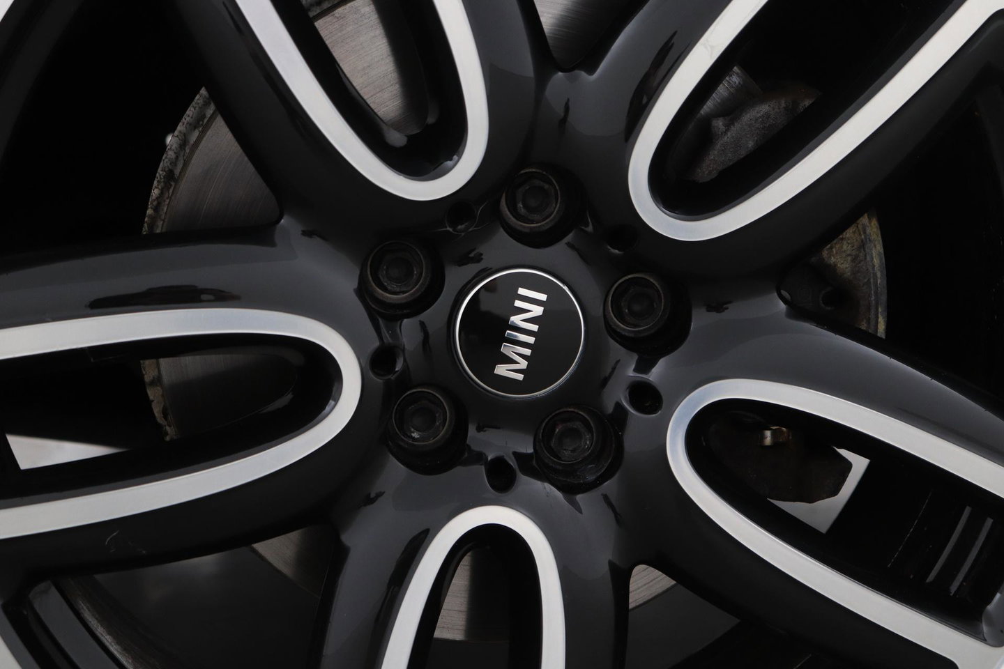 MINI Clubman 2.0 Cooper S Chili Serious Business | Panoramadak | Trekhaak | Keyless | Stoelverwarming | LED | 19 Inch