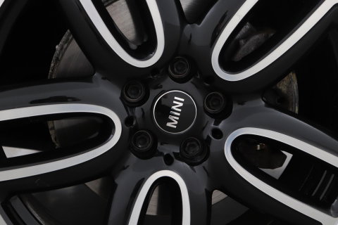 MINI Clubman 2.0 Cooper S Chili Serious Business | Panoramadak | Trekhaak | Keyless | Stoelverwarming | LED | 19 Inch
