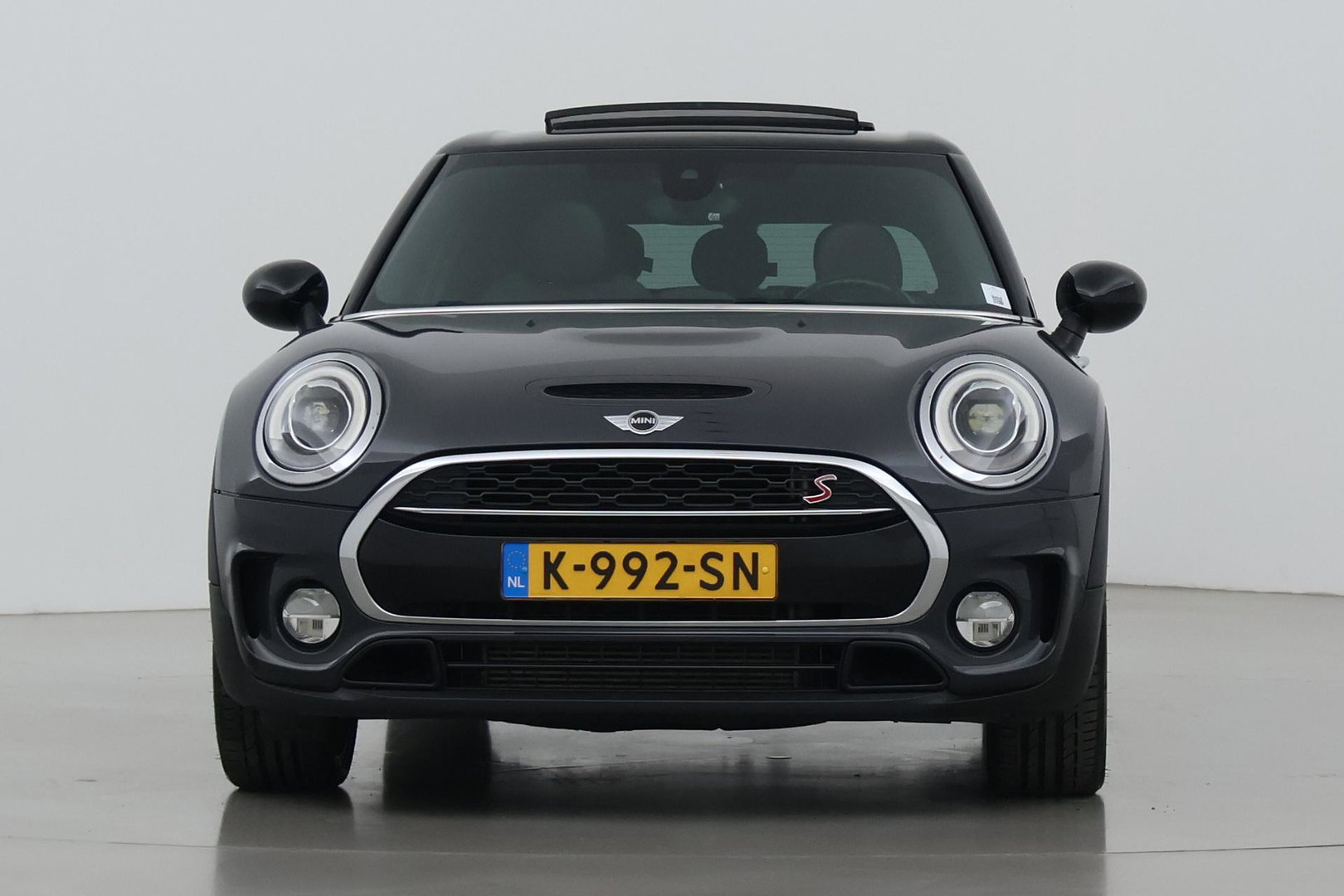MINI Clubman 2.0 Cooper S Chili Serious Business | Panoramadak | Trekhaak | Keyless | Stoelverwarming | LED | 19 Inch