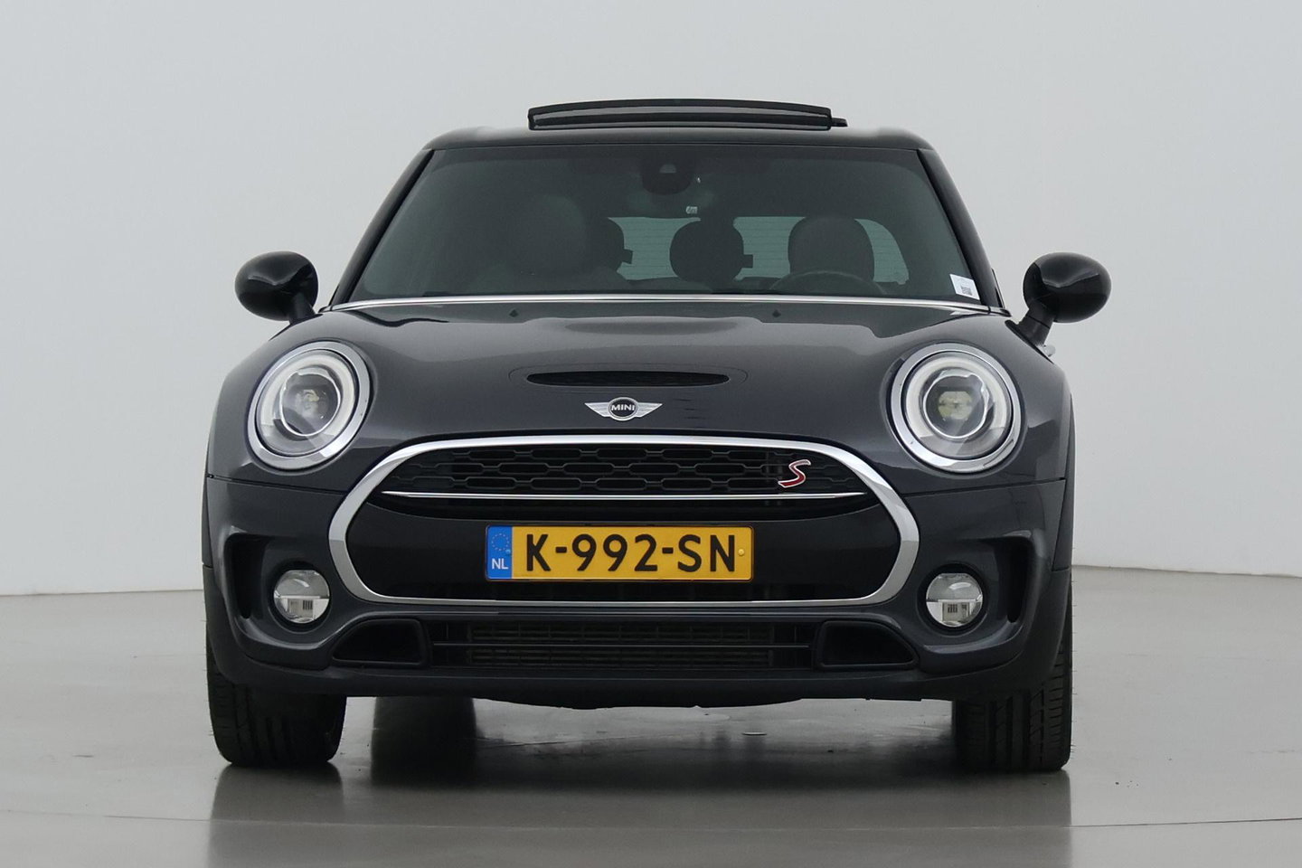 MINI Clubman 2.0 Cooper S Chili Serious Business | Panoramadak | Trekhaak | Keyless | Stoelverwarming | LED | 19 Inch