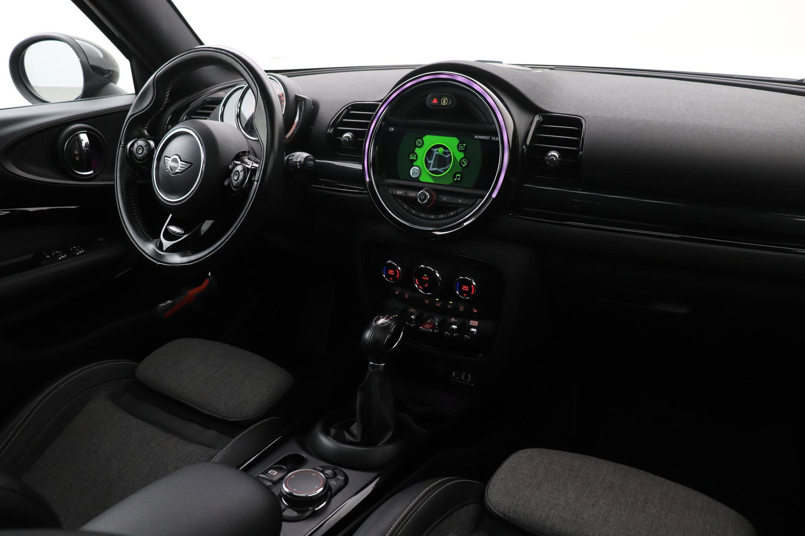 MINI Clubman 2.0 Cooper S Chili Serious Business | Panoramadak | Trekhaak | Keyless | Stoelverwarming | LED | 19 Inch