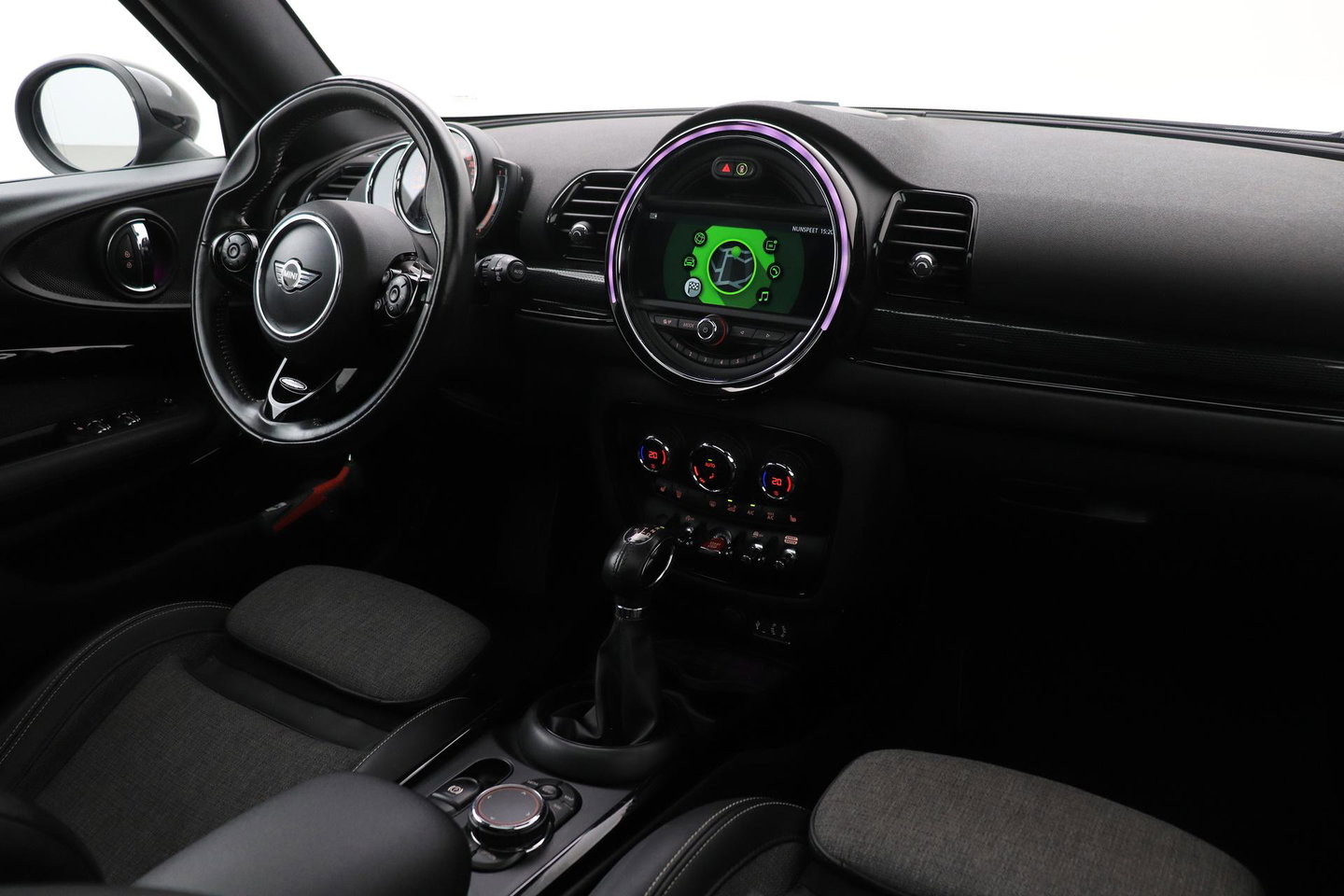 MINI Clubman 2.0 Cooper S Chili Serious Business | Panoramadak | Trekhaak | Keyless | Stoelverwarming | LED | 19 Inch