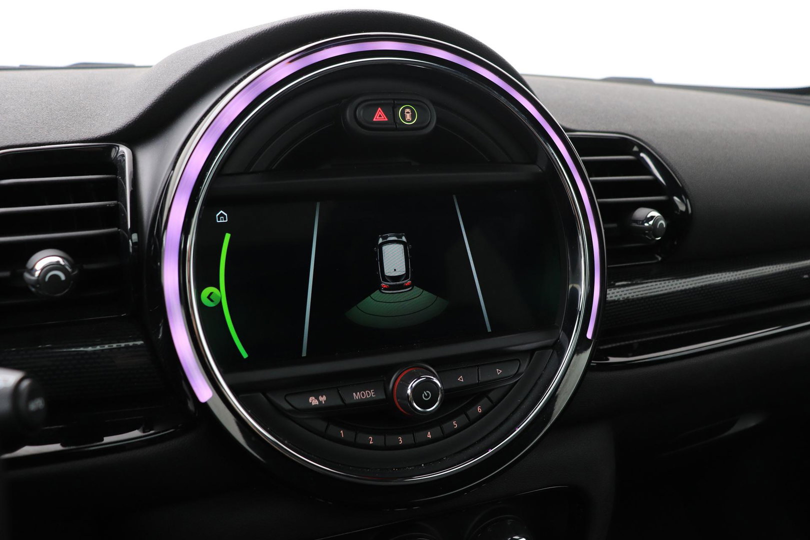 MINI Clubman 2.0 Cooper S Chili Serious Business | Panoramadak | Trekhaak | Keyless | Stoelverwarming | LED | 19 Inch