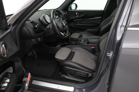 MINI Clubman 2.0 Cooper S Chili Serious Business | Panoramadak | Trekhaak | Keyless | Stoelverwarming | LED | 19 Inch