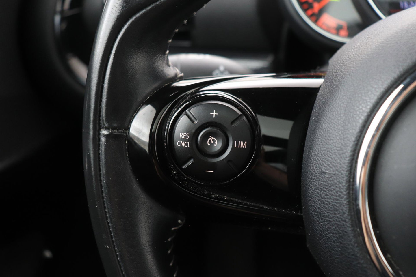 MINI Clubman 2.0 Cooper S Chili Serious Business | Panoramadak | Trekhaak | Keyless | Stoelverwarming | LED | 19 Inch