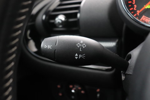 MINI Clubman 2.0 Cooper S Chili Serious Business | Panoramadak | Trekhaak | Keyless | Stoelverwarming | LED | 19 Inch