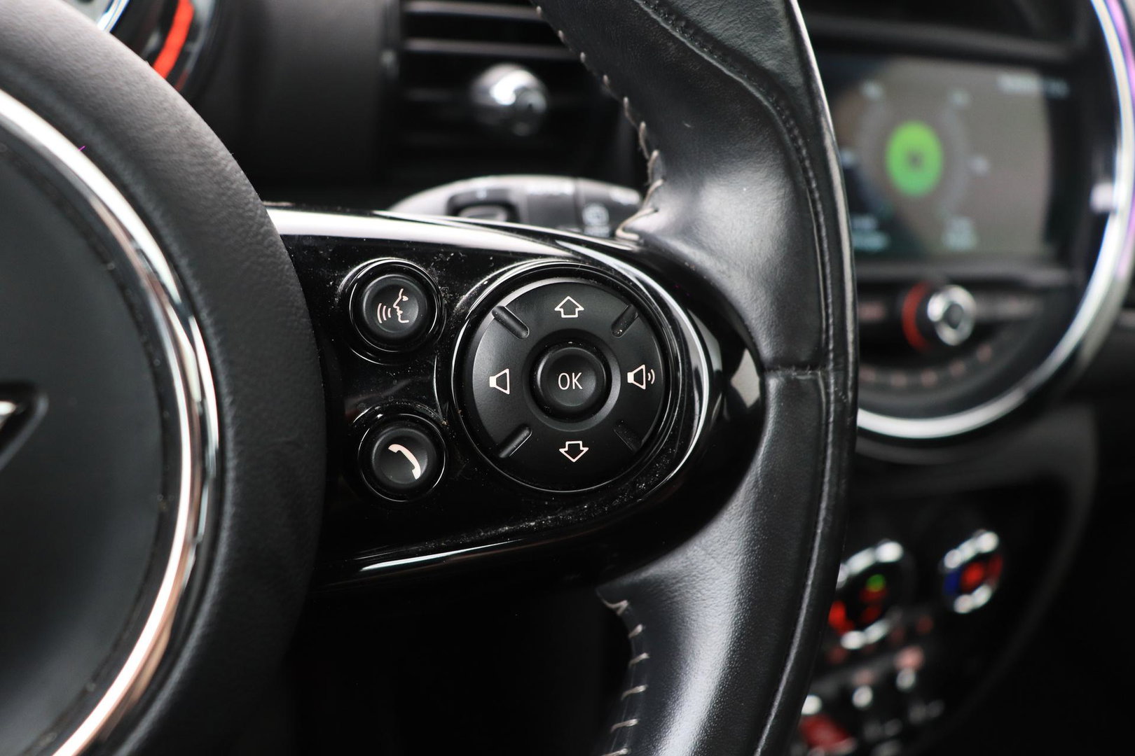 MINI Clubman 2.0 Cooper S Chili Serious Business | Panoramadak | Trekhaak | Keyless | Stoelverwarming | LED | 19 Inch