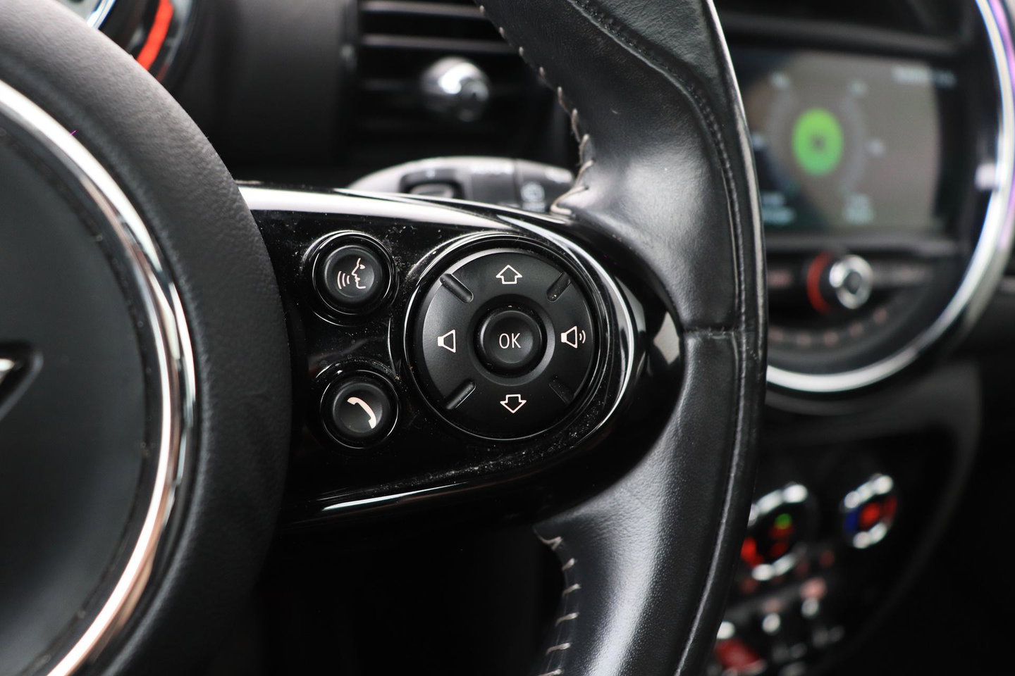 MINI Clubman 2.0 Cooper S Chili Serious Business | Panoramadak | Trekhaak | Keyless | Stoelverwarming | LED | 19 Inch