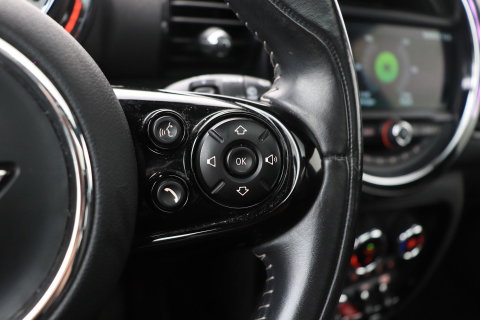 MINI Clubman 2.0 Cooper S Chili Serious Business | Panoramadak | Trekhaak | Keyless | Stoelverwarming | LED | 19 Inch