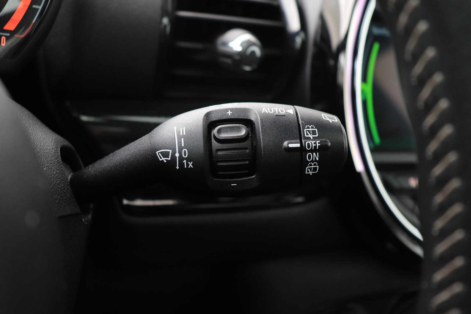 MINI Clubman 2.0 Cooper S Chili Serious Business | Panoramadak | Trekhaak | Keyless | Stoelverwarming | LED | 19 Inch