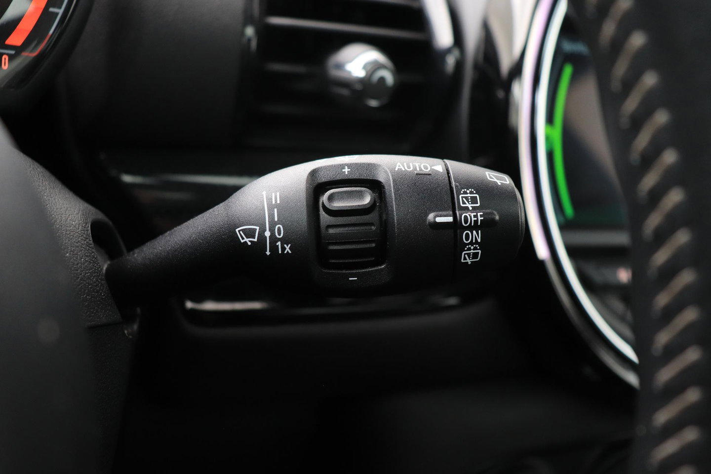 MINI Clubman 2.0 Cooper S Chili Serious Business | Panoramadak | Trekhaak | Keyless | Stoelverwarming | LED | 19 Inch