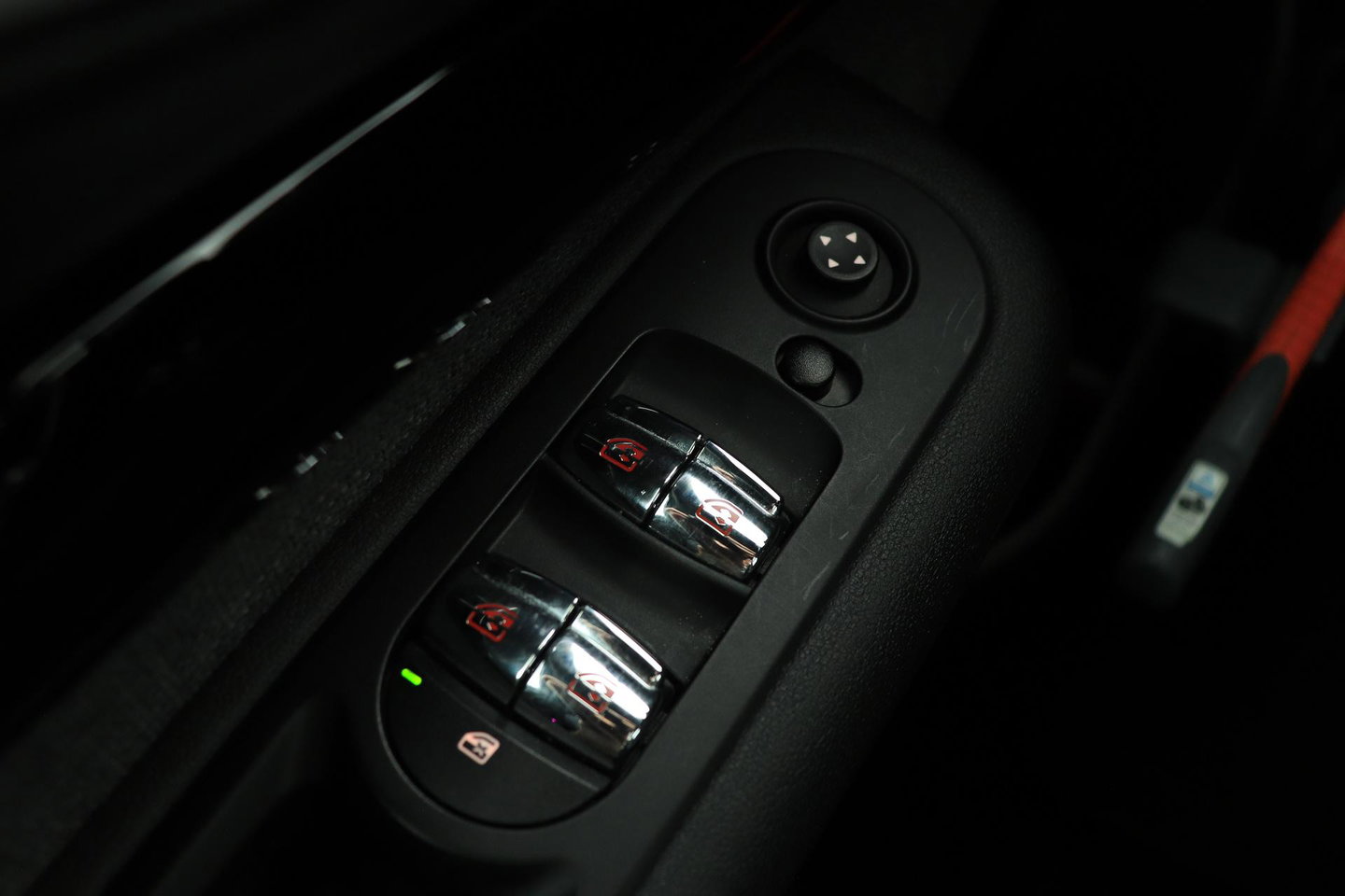 MINI Clubman 2.0 Cooper S Chili Serious Business | Panoramadak | Trekhaak | Keyless | Stoelverwarming | LED | 19 Inch