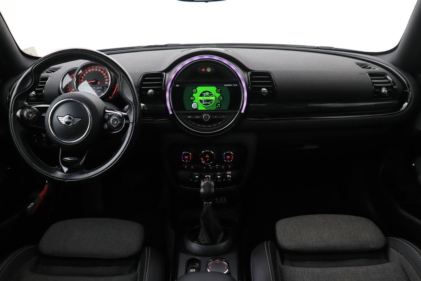 MINI Clubman 2.0 Cooper S Chili Serious Business | Panoramadak | Trekhaak | Keyless | Stoelverwarming | LED | 19 Inch