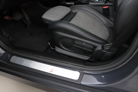 MINI Clubman 2.0 Cooper S Chili Serious Business | Panoramadak | Trekhaak | Keyless | Stoelverwarming | LED | 19 Inch