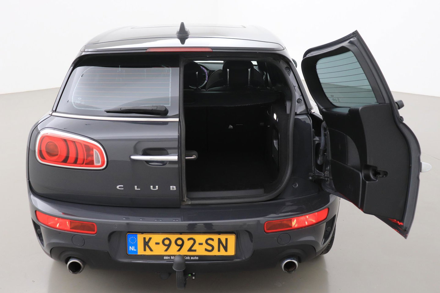 MINI Clubman 2.0 Cooper S Chili Serious Business | Panoramadak | Trekhaak | Keyless | Stoelverwarming | LED | 19 Inch