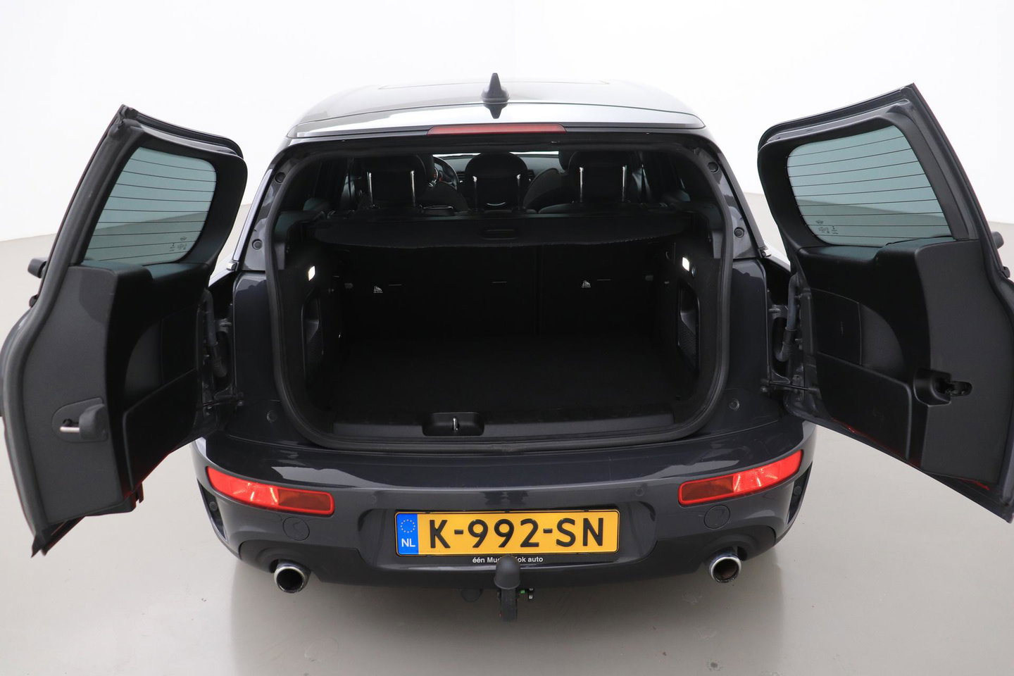 MINI Clubman 2.0 Cooper S Chili Serious Business | Panoramadak | Trekhaak | Keyless | Stoelverwarming | LED | 19 Inch