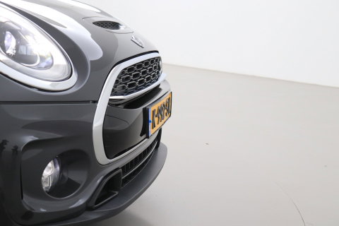 MINI Clubman 2.0 Cooper S Chili Serious Business | Panoramadak | Trekhaak | Keyless | Stoelverwarming | LED | 19 Inch