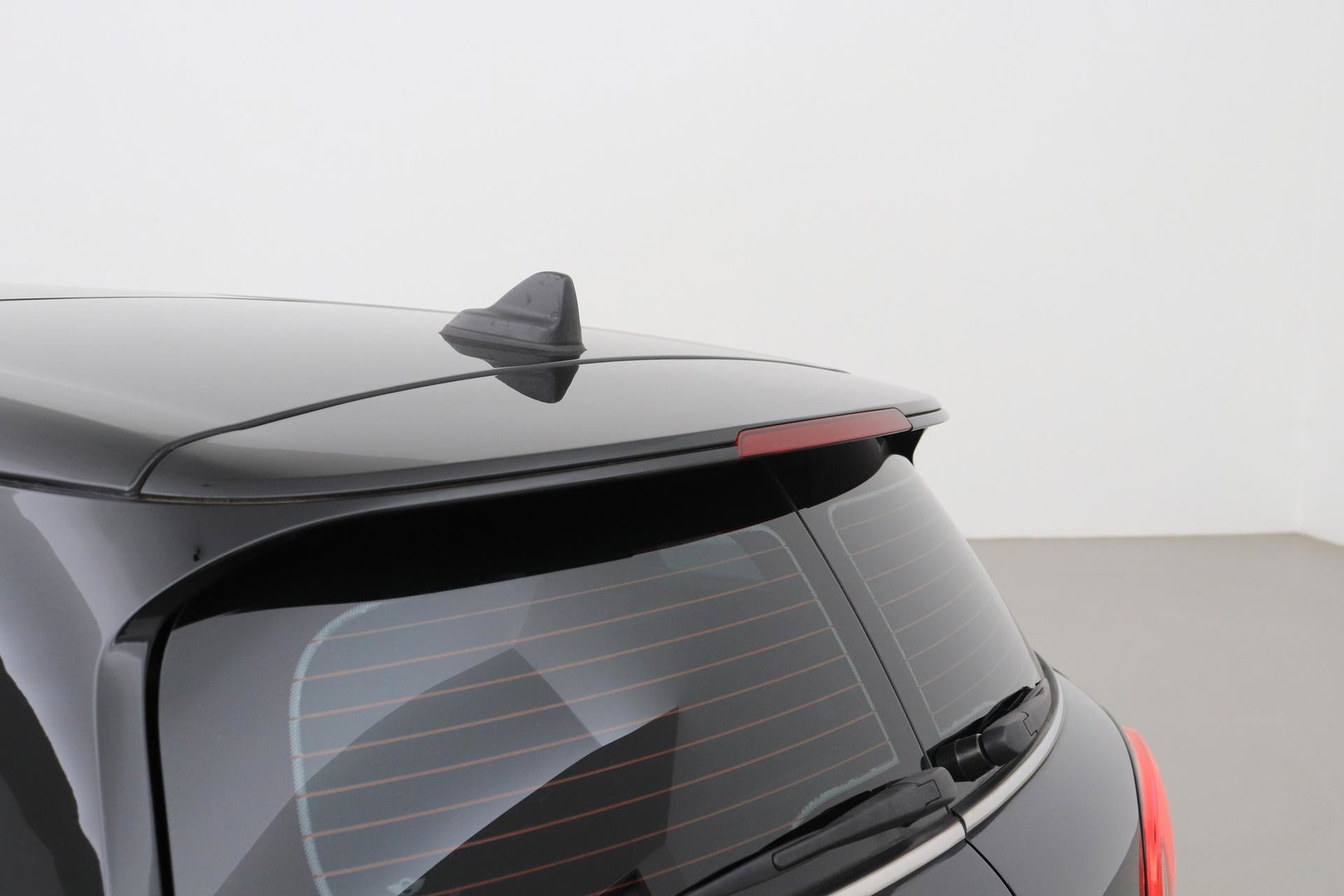 MINI Clubman 2.0 Cooper S Chili Serious Business | Panoramadak | Trekhaak | Keyless | Stoelverwarming | LED | 19 Inch