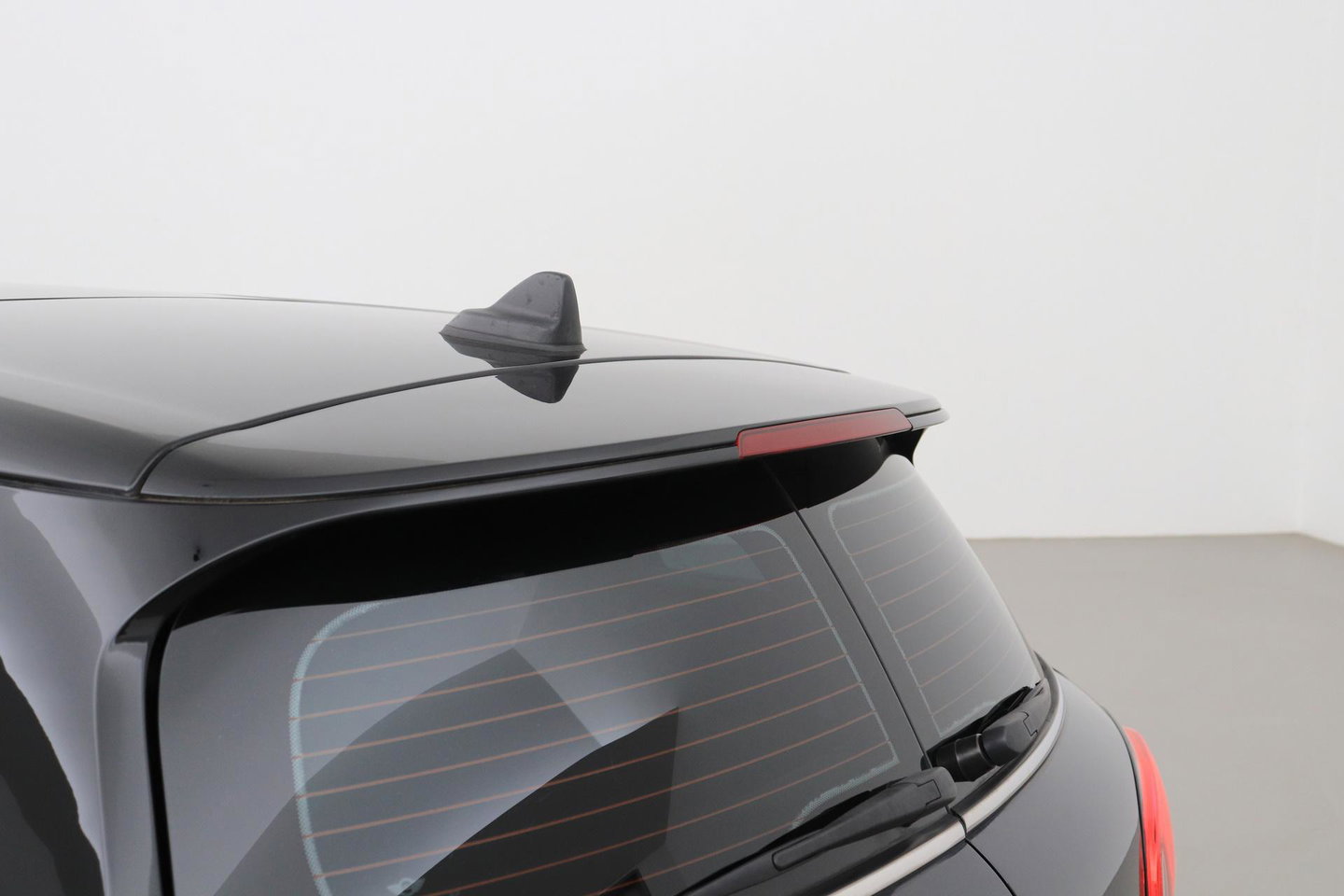 MINI Clubman 2.0 Cooper S Chili Serious Business | Panoramadak | Trekhaak | Keyless | Stoelverwarming | LED | 19 Inch