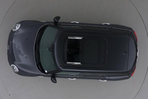 MINI Clubman 2.0 Cooper S Chili Serious Business | Panoramadak | Trekhaak | Keyless | Stoelverwarming | LED | 19 Inch