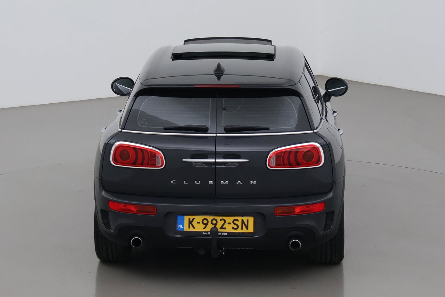 MINI Clubman 2.0 Cooper S Chili Serious Business | Panoramadak | Trekhaak | Keyless | Stoelverwarming | LED | 19 Inch