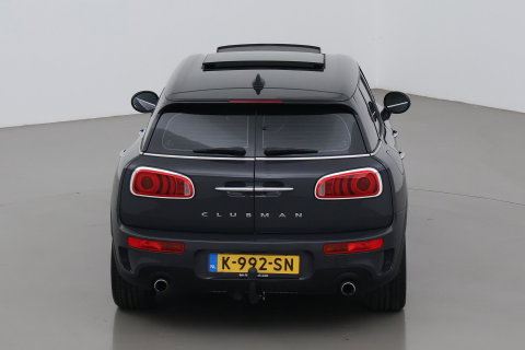MINI Clubman 2.0 Cooper S Chili Serious Business | Panoramadak | Trekhaak | Keyless | Stoelverwarming | LED | 19 Inch