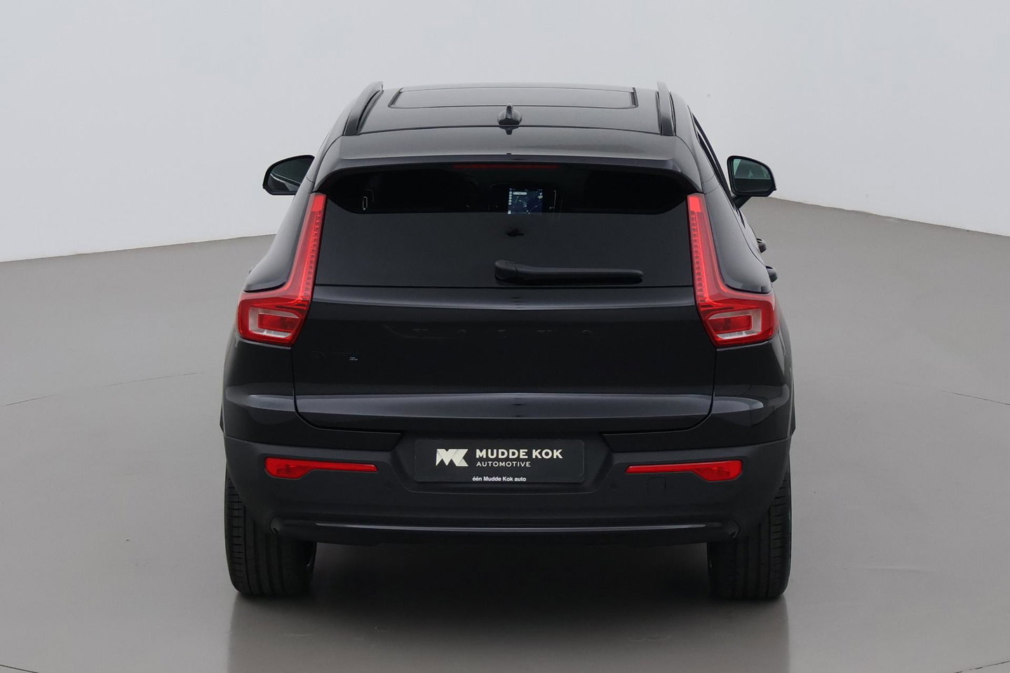 Volvo EX40 Twin Motor Plus Black Edition 82 kWh | ACC | Panoramadak | 360° Camera | Harman/Kardon | Stoel+Stuurverwarming | 20 Inch