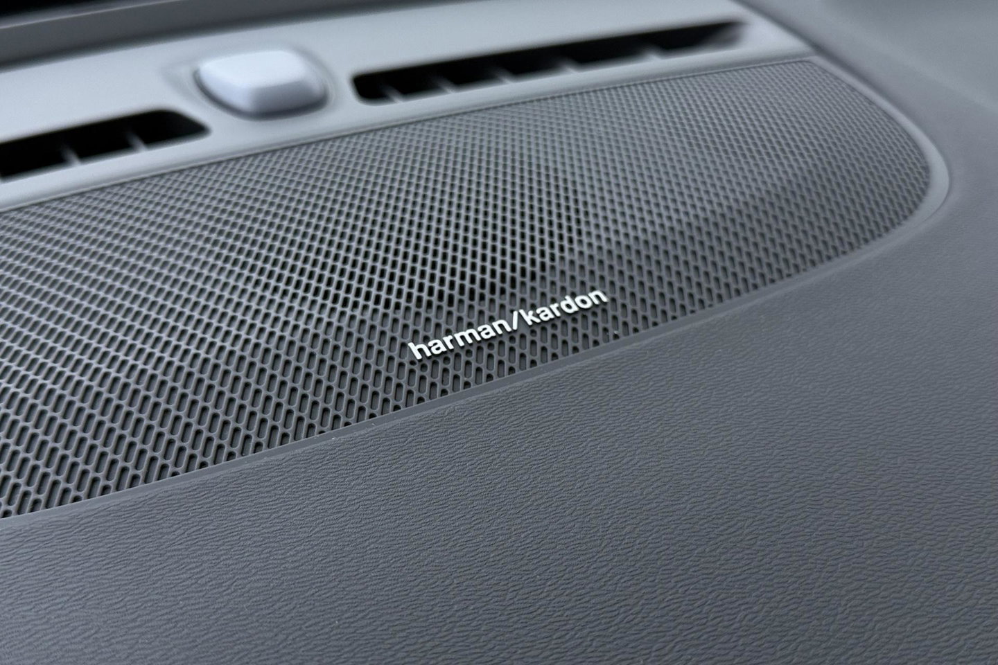 Volvo EX40 Twin Motor Plus Black Edition 82 kWh | ACC | Panoramadak | 360° Camera | Harman/Kardon | Stoel+Stuurverwarming | 20 Inch