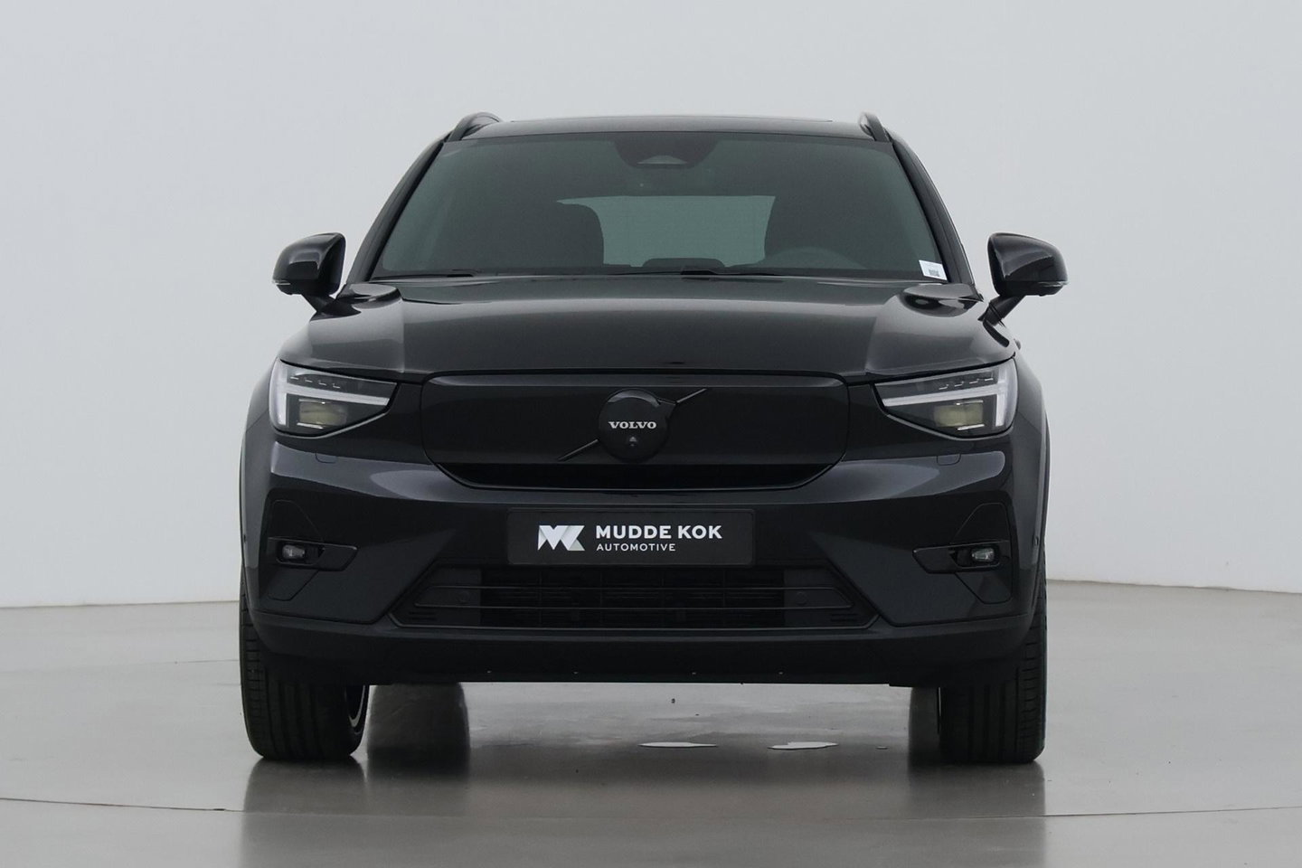 Volvo EX40 Twin Motor Plus Black Edition 82 kWh | ACC | Panoramadak | 360° Camera | Harman/Kardon | Stoel+Stuurverwarming | 20 Inch