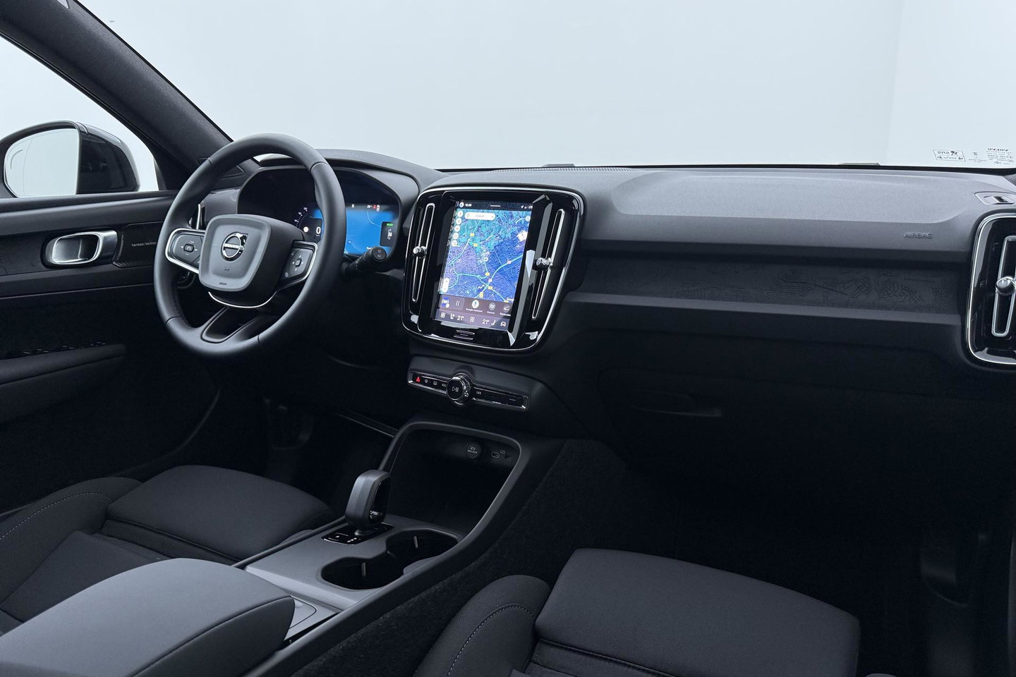 Volvo EX40 Twin Motor Plus Black Edition 82 kWh | ACC | Panoramadak | 360° Camera | Harman/Kardon | Stoel+Stuurverwarming | 20 Inch