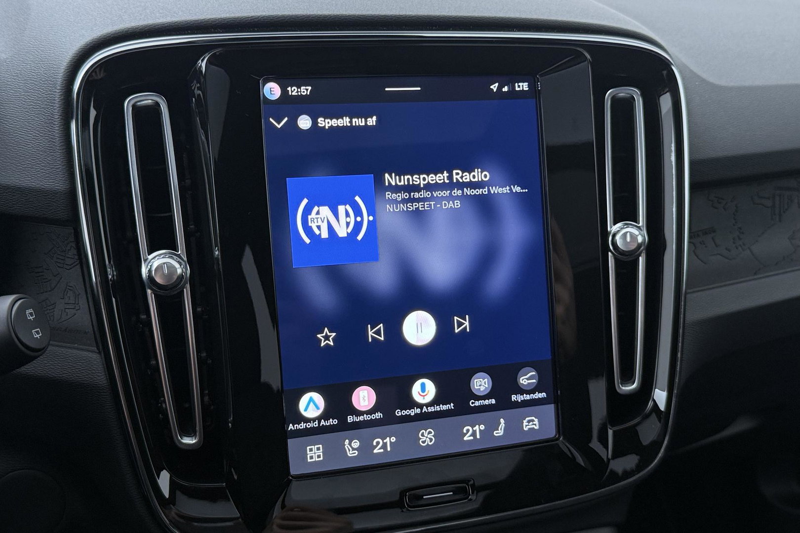 Volvo EX40 Twin Motor Plus Black Edition 82 kWh | ACC | Panoramadak | 360° Camera | Harman/Kardon | Stoel+Stuurverwarming | 20 Inch