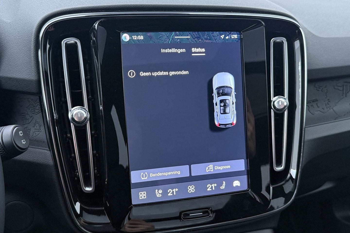 Volvo EX40 Twin Motor Plus Black Edition 82 kWh | ACC | Panoramadak | 360° Camera | Harman/Kardon | Stoel+Stuurverwarming | 20 Inch