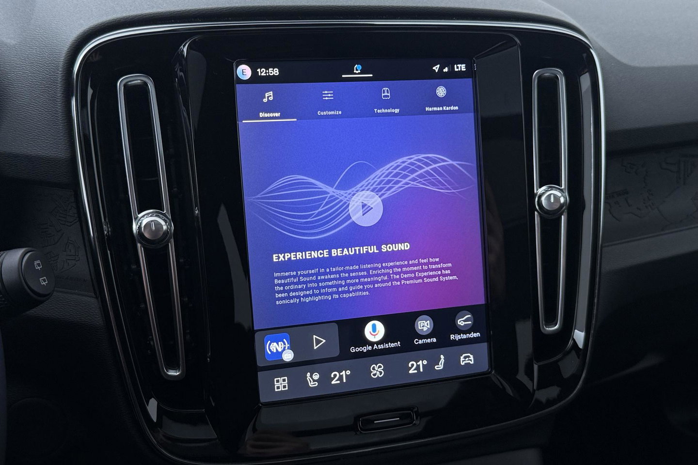 Volvo EX40 Twin Motor Plus Black Edition 82 kWh | ACC | Panoramadak | 360° Camera | Harman/Kardon | Stoel+Stuurverwarming | 20 Inch
