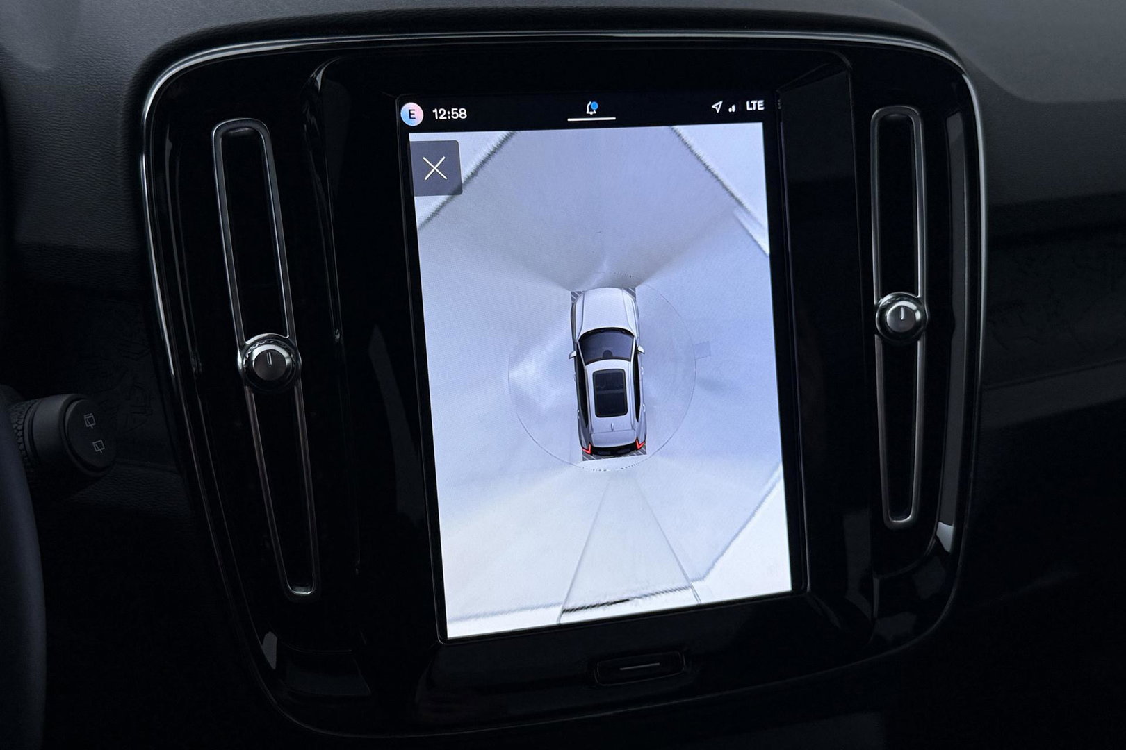 Volvo EX40 Twin Motor Plus Black Edition 82 kWh | ACC | Panoramadak | 360° Camera | Harman/Kardon | Stoel+Stuurverwarming | 20 Inch