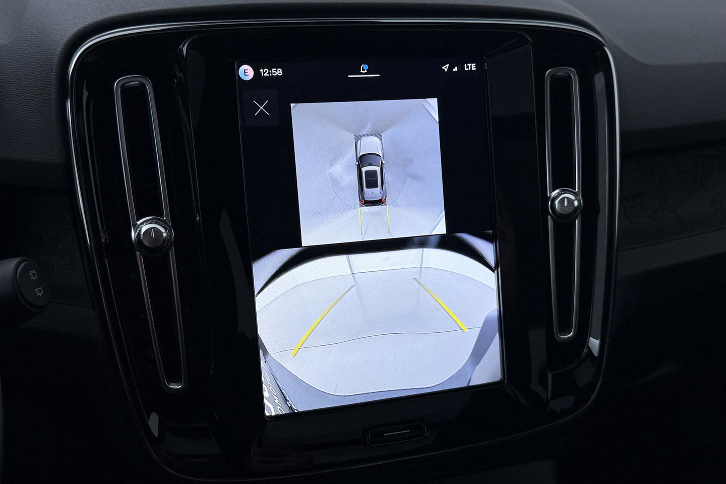 Volvo EX40 Twin Motor Plus Black Edition 82 kWh | ACC | Panoramadak | 360° Camera | Harman/Kardon | Stoel+Stuurverwarming | 20 Inch