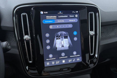 Volvo EX40 Twin Motor Plus Black Edition 82 kWh | ACC | Panoramadak | 360° Camera | Harman/Kardon | Stoel+Stuurverwarming | 20 Inch