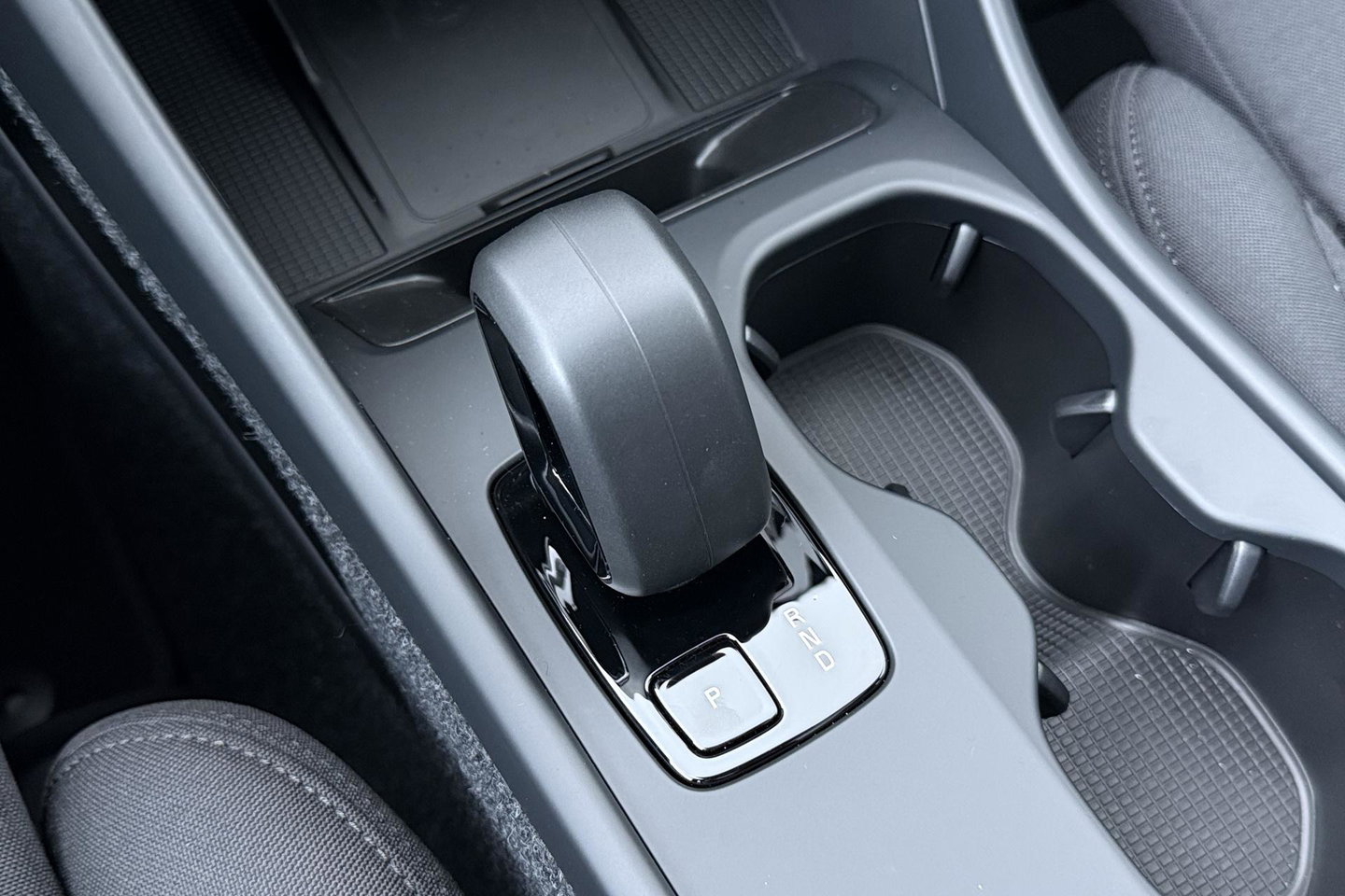 Volvo EX40 Twin Motor Plus Black Edition 82 kWh | ACC | Panoramadak | 360° Camera | Harman/Kardon | Stoel+Stuurverwarming | 20 Inch