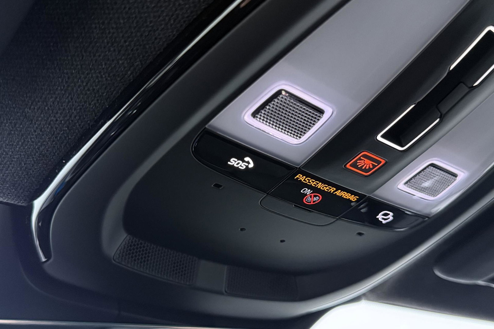 Volvo EX40 Twin Motor Plus Black Edition 82 kWh | ACC | Panoramadak | 360° Camera | Harman/Kardon | Stoel+Stuurverwarming | 20 Inch