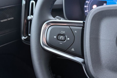 Volvo EX40 Twin Motor Plus Black Edition 82 kWh | ACC | Panoramadak | 360° Camera | Harman/Kardon | Stoel+Stuurverwarming | 20 Inch