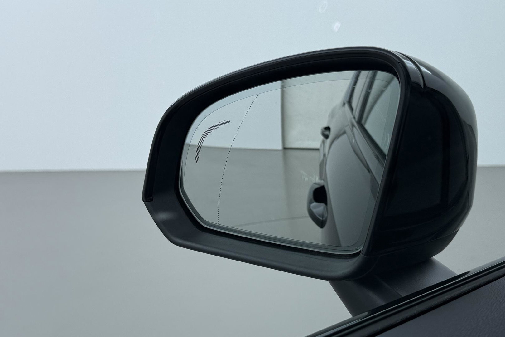 Volvo EX40 Twin Motor Plus Black Edition 82 kWh | ACC | Panoramadak | 360° Camera | Harman/Kardon | Stoel+Stuurverwarming | 20 Inch