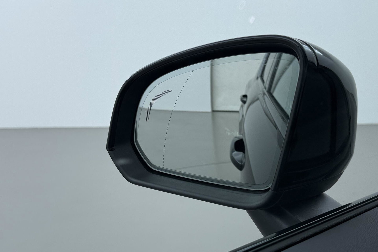 Volvo EX40 Twin Motor Plus Black Edition 82 kWh | ACC | Panoramadak | 360° Camera | Harman/Kardon | Stoel+Stuurverwarming | 20 Inch