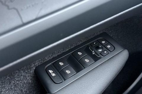 Volvo EX40 Twin Motor Plus Black Edition 82 kWh | ACC | Panoramadak | 360° Camera | Harman/Kardon | Stoel+Stuurverwarming | 20 Inch