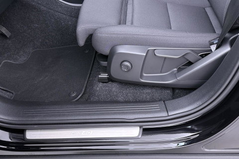 Volvo EX40 Twin Motor Plus Black Edition 82 kWh | ACC | Panoramadak | 360° Camera | Harman/Kardon | Stoel+Stuurverwarming | 20 Inch