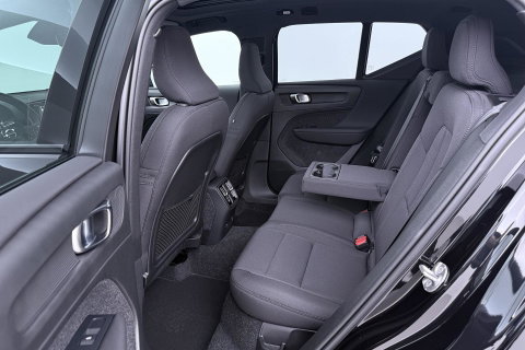 Volvo EX40 Twin Motor Plus Black Edition 82 kWh | ACC | Panoramadak | 360° Camera | Harman/Kardon | Stoel+Stuurverwarming | 20 Inch
