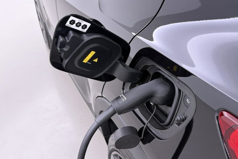 Volvo EX40 Twin Motor Plus Black Edition 82 kWh | ACC | Panoramadak | 360° Camera | Harman/Kardon | Stoel+Stuurverwarming | 20 Inch