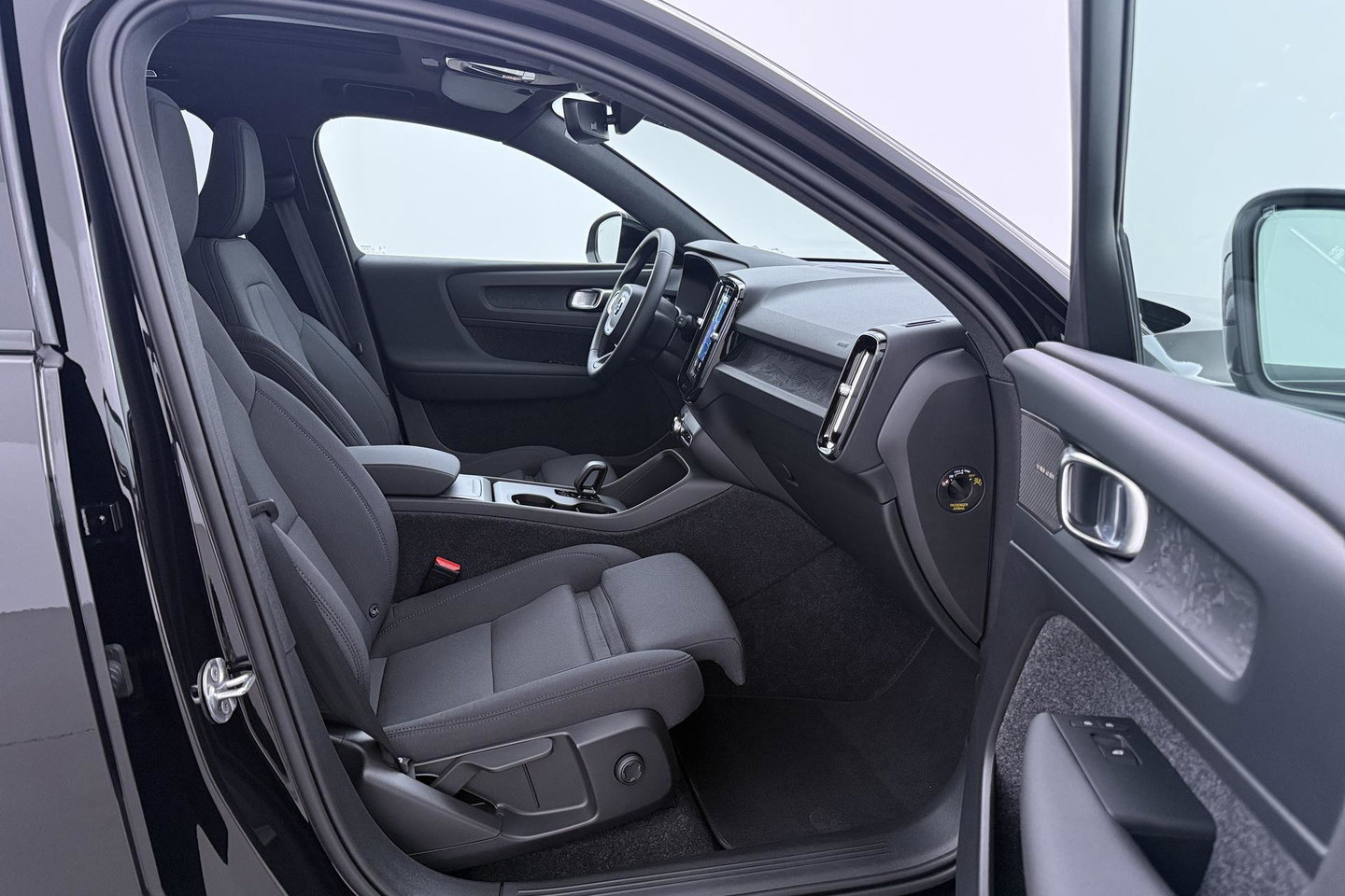 Volvo EX40 Twin Motor Plus Black Edition 82 kWh | ACC | Panoramadak | 360° Camera | Harman/Kardon | Stoel+Stuurverwarming | 20 Inch