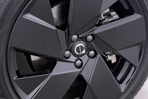 Volvo EX40 Twin Motor Plus Black Edition 82 kWh | ACC | Panoramadak | 360° Camera | Harman/Kardon | Stoel+Stuurverwarming | 20 Inch
