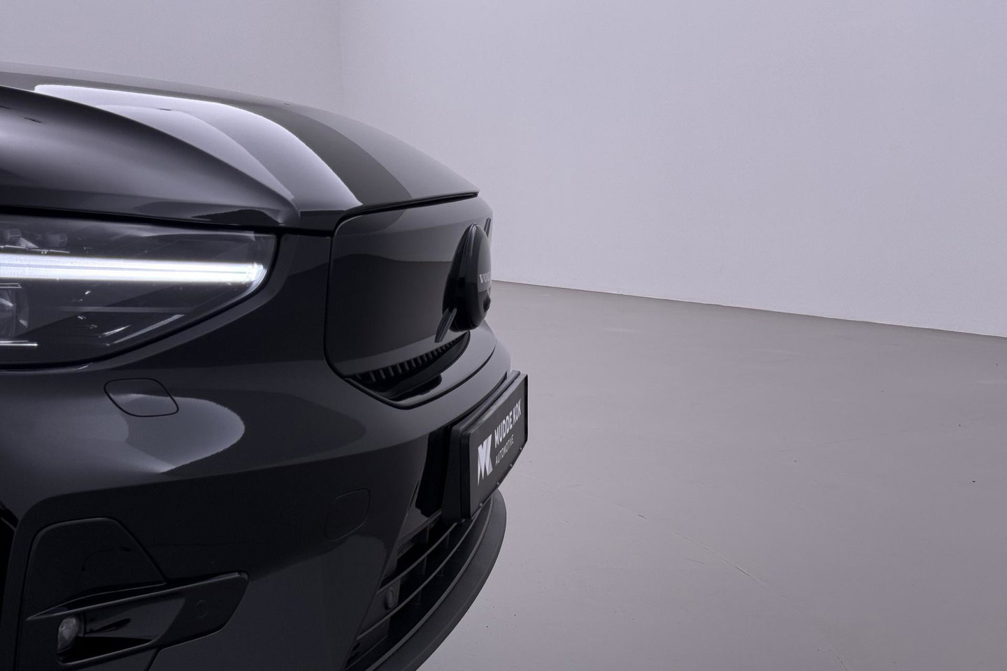 Volvo EX40 Twin Motor Plus Black Edition 82 kWh | ACC | Panoramadak | 360° Camera | Harman/Kardon | Stoel+Stuurverwarming | 20 Inch