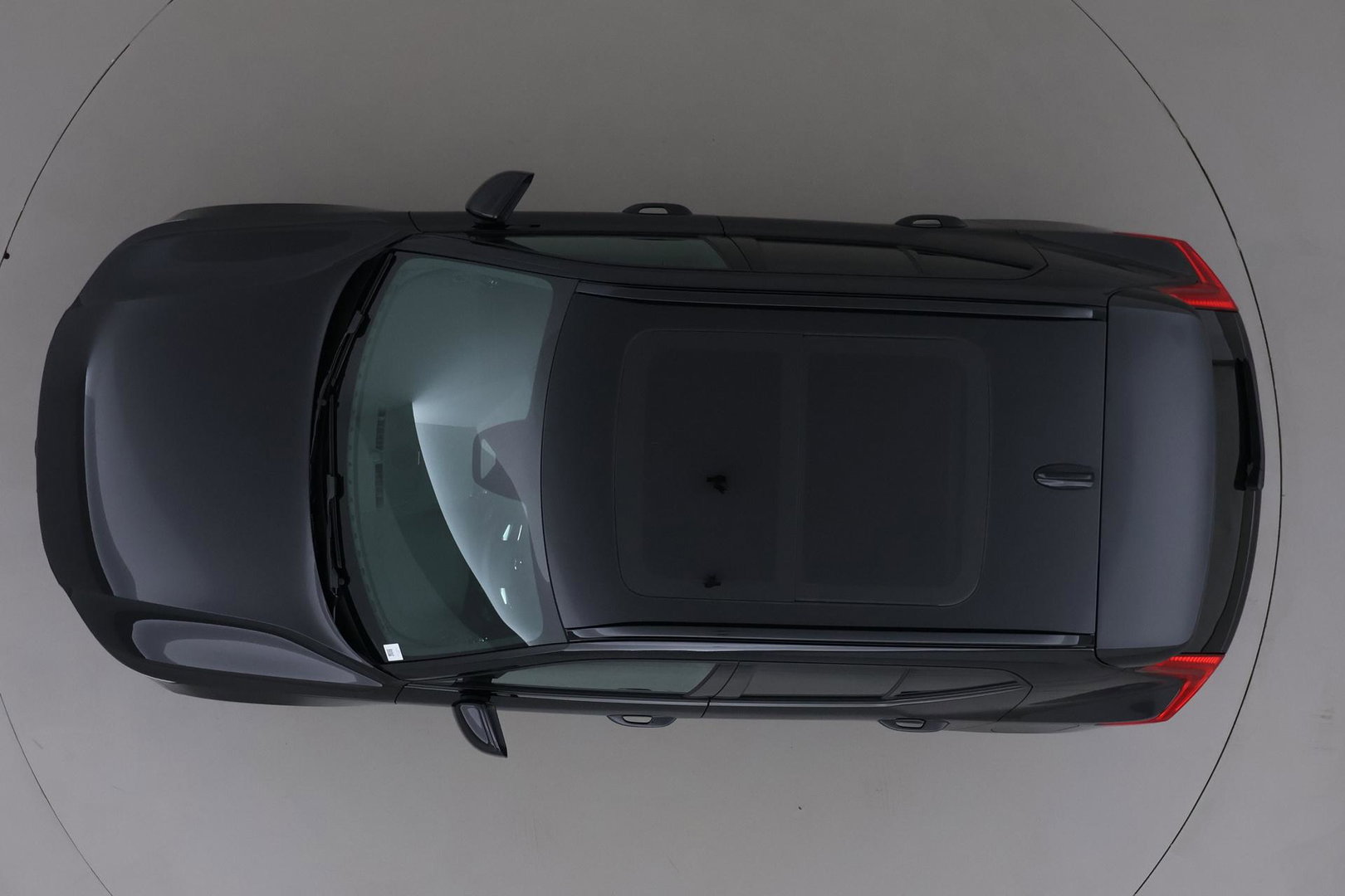 Volvo EX40 Twin Motor Plus Black Edition 82 kWh | ACC | Panoramadak | 360° Camera | Harman/Kardon | Stoel+Stuurverwarming | 20 Inch