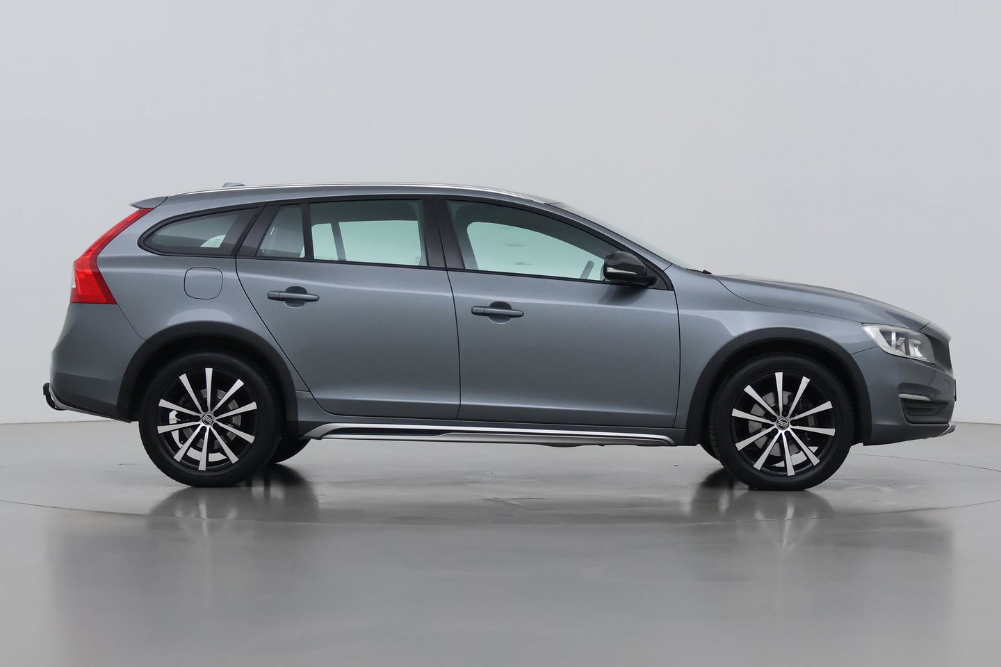 Volvo V60 Cross Country 2.0 D3 Momentum Business | Trekhaak | Navigatie | Cruise Control | Parkeersensoren | 18 Inch